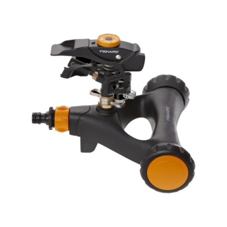 ASPERSOR DE IMPULSO CON RUEDAS FISKARS